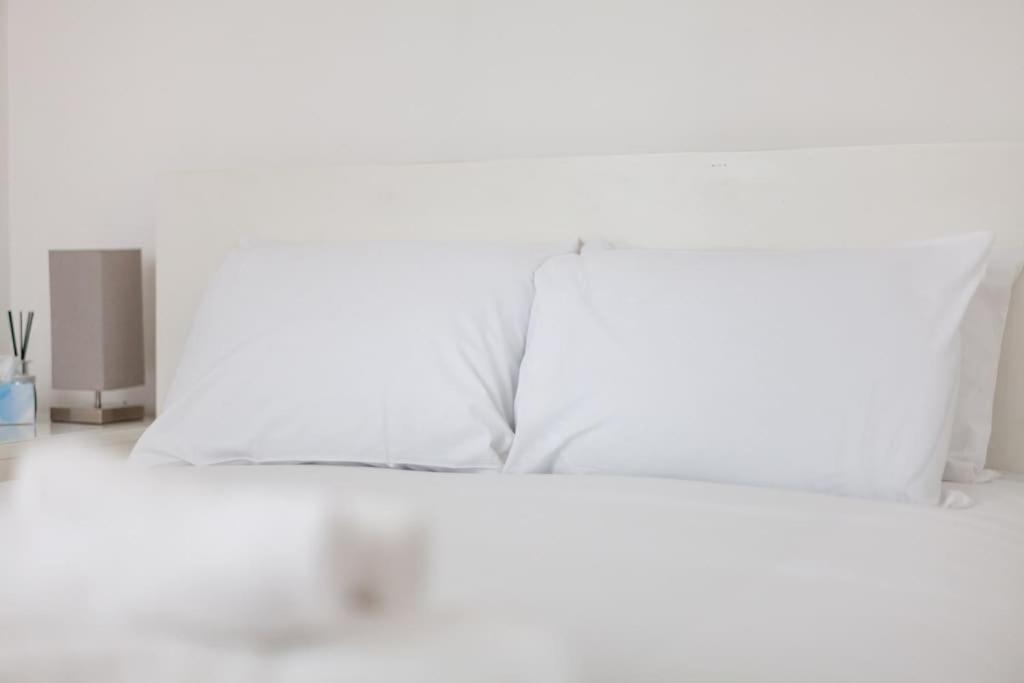 Spacious Retreat 2-Bed In Popular Camden Town Londra Esterno foto