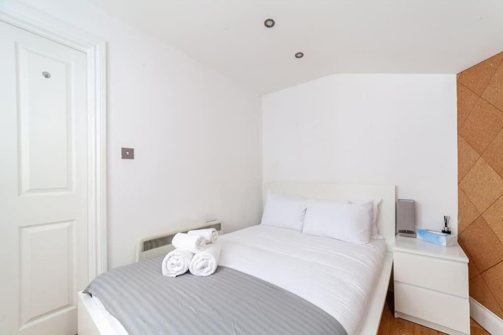 Spacious Retreat 2-Bed In Popular Camden Town Londra Esterno foto