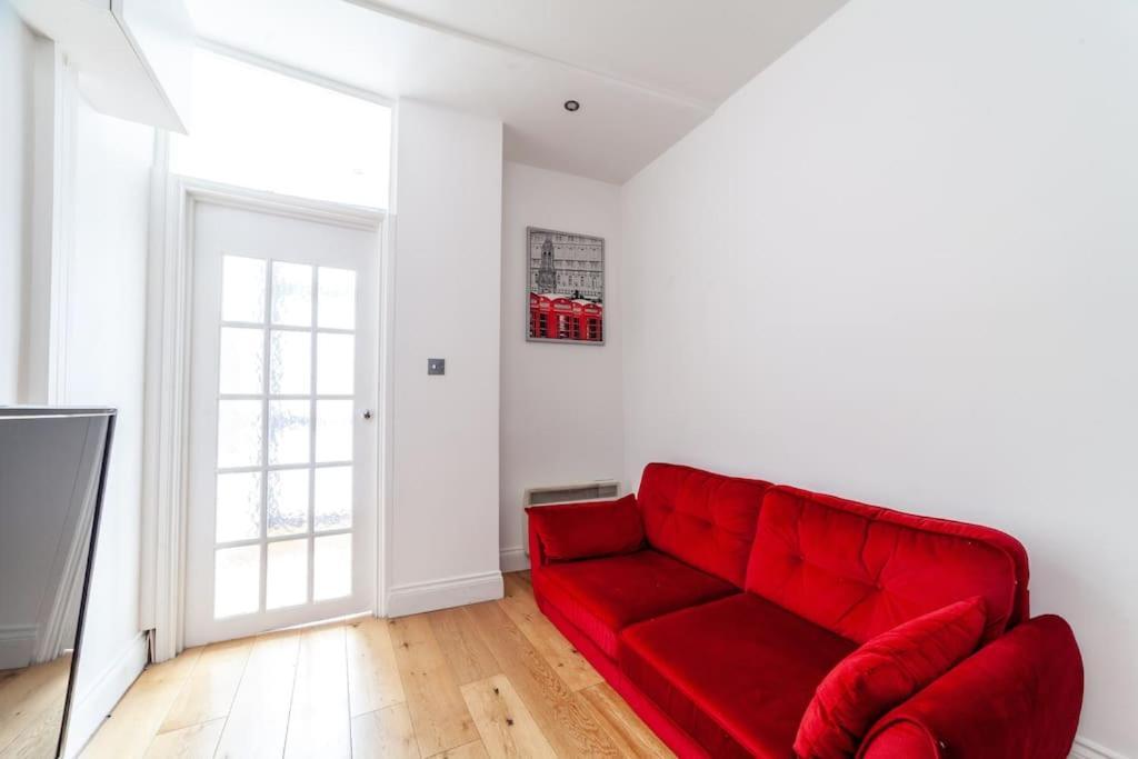 Spacious Retreat 2-Bed In Popular Camden Town Londra Esterno foto