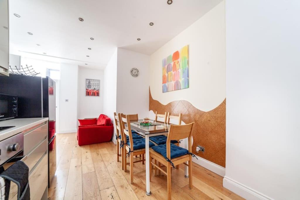 Spacious Retreat 2-Bed In Popular Camden Town Londra Esterno foto